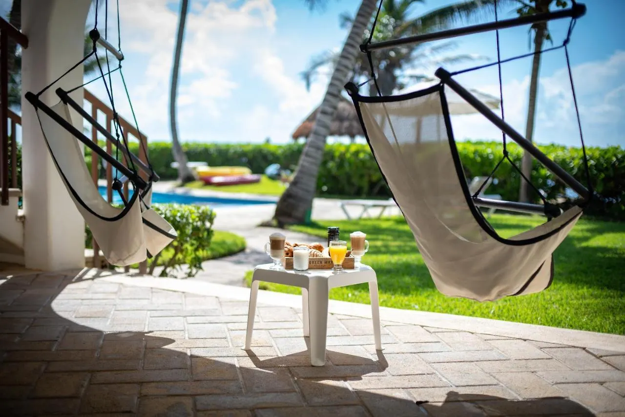 Las Villas Akumal Aparthotel