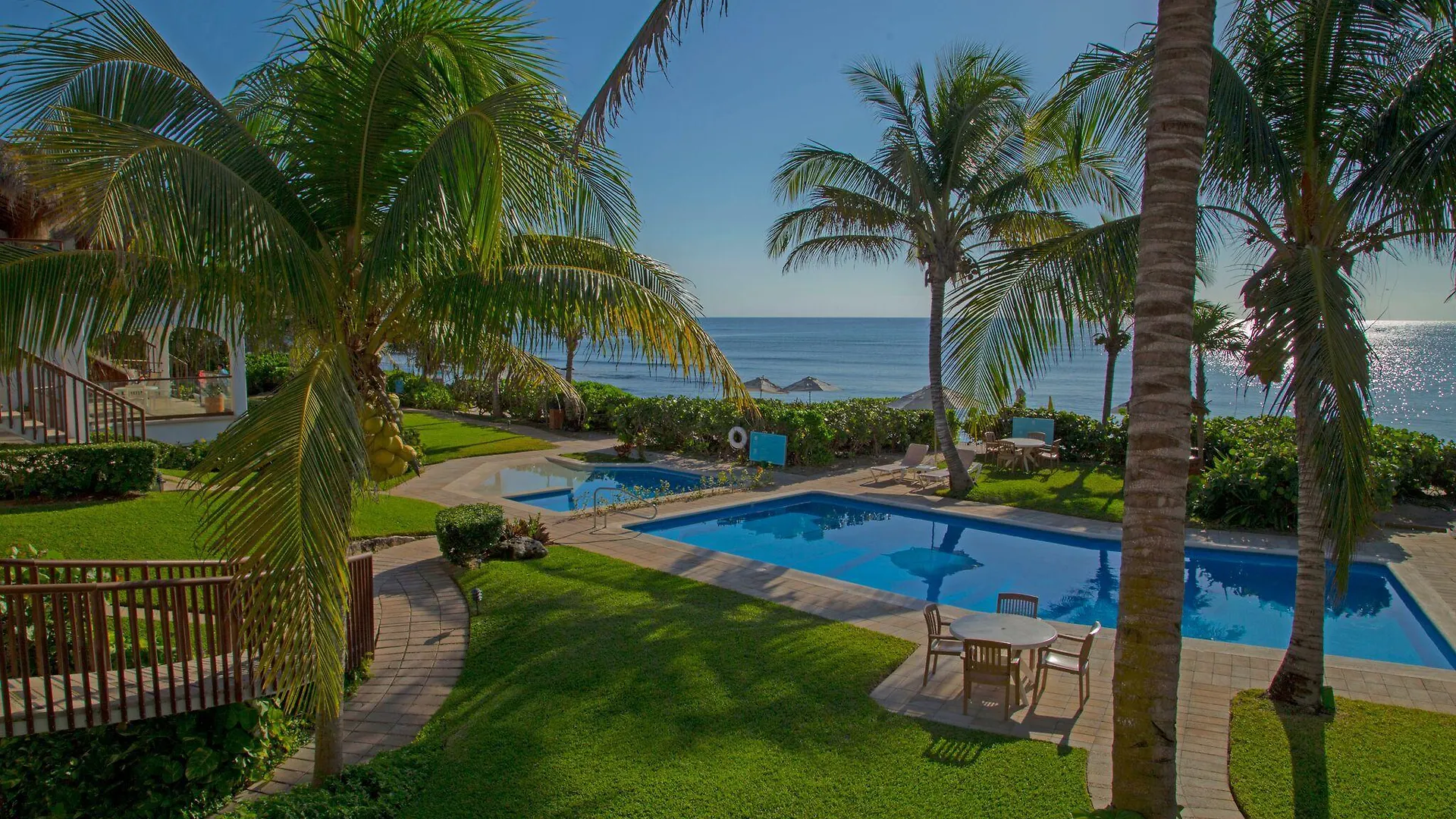 Las Villas Akumal Aparthotel